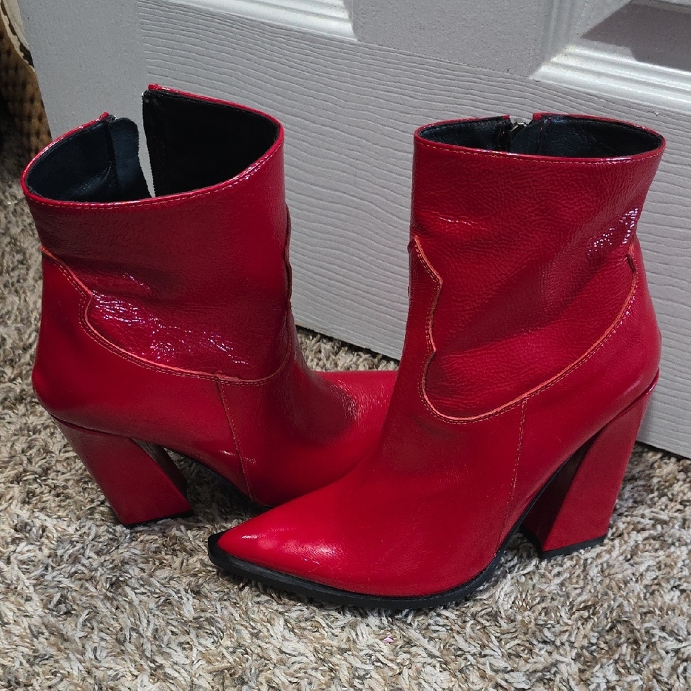 Vero Cuoio Bold Red Heeled Boots